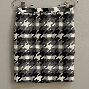 LOFT Petite Houndstooth Wool Skirt – Size 0P